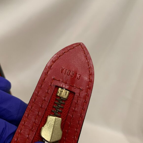 【9MK】 LV Red Epi St Jacques Tote Sku# 84008 (Gently Used, Crack/Split) - Picture 12 of 16